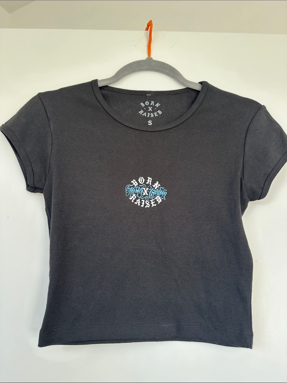 Black 'Born x Raised' Mister Cartoon Graphic Crop Tee - Picture 2 of 3